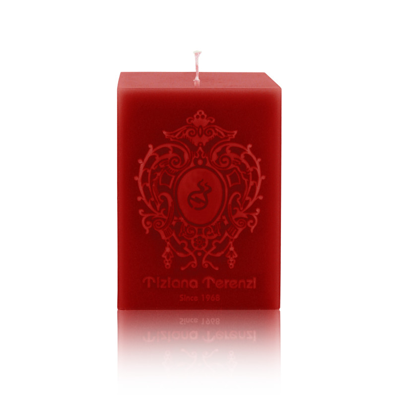 Spicy snow candle by Tiziana Terenzi | The Parfumeur